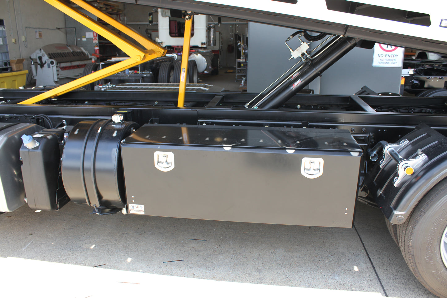 Mounted Toolbox - Black Powdercoated 1200x500x500mm